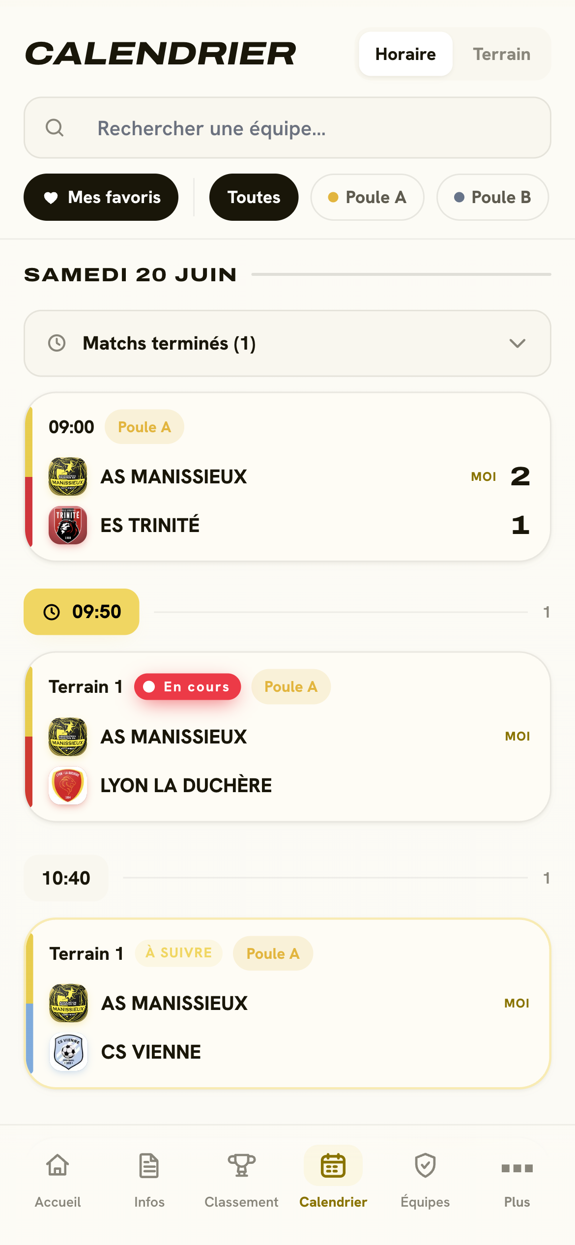 Application spectateur sur mobile : calendrier de l’AS Manissieux, scores et prochains matchs avec les écussons des clubs.